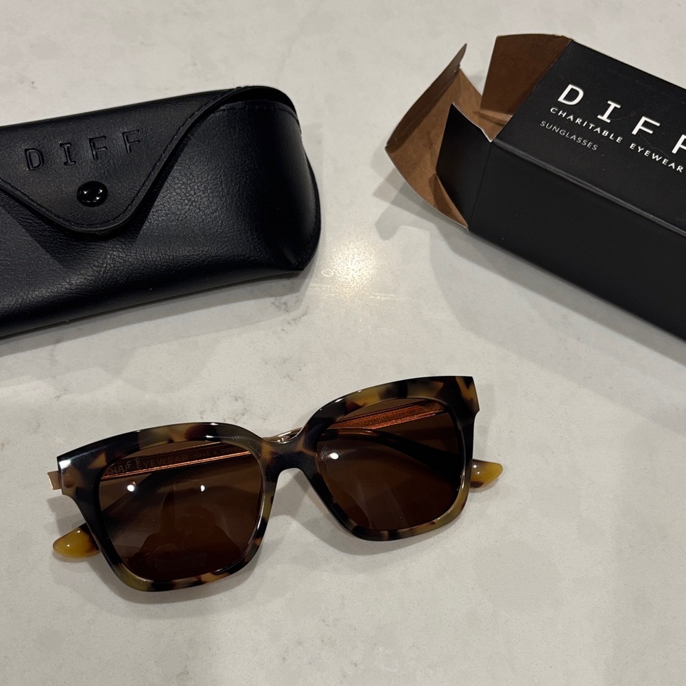 DIFF Eyewear Bella XS - Brown Kombu polarized Sunglasses. BRAND NEW NEVER WORN